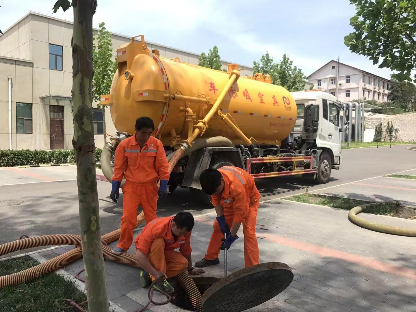 昌都化粪池清理与5-8吨吸粪车施工效率分析